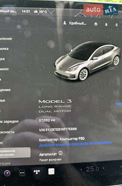Седан Tesla Model 3 2022 в 