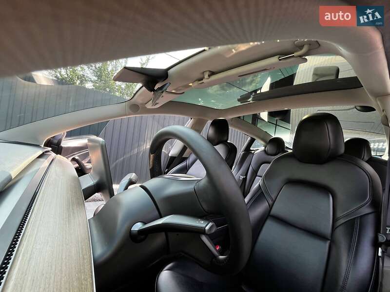 Седан Tesla Model 3 2019 в Виннице