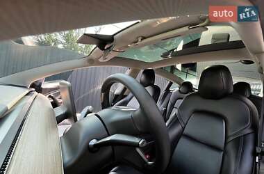 Седан Tesla Model 3 2019 в 