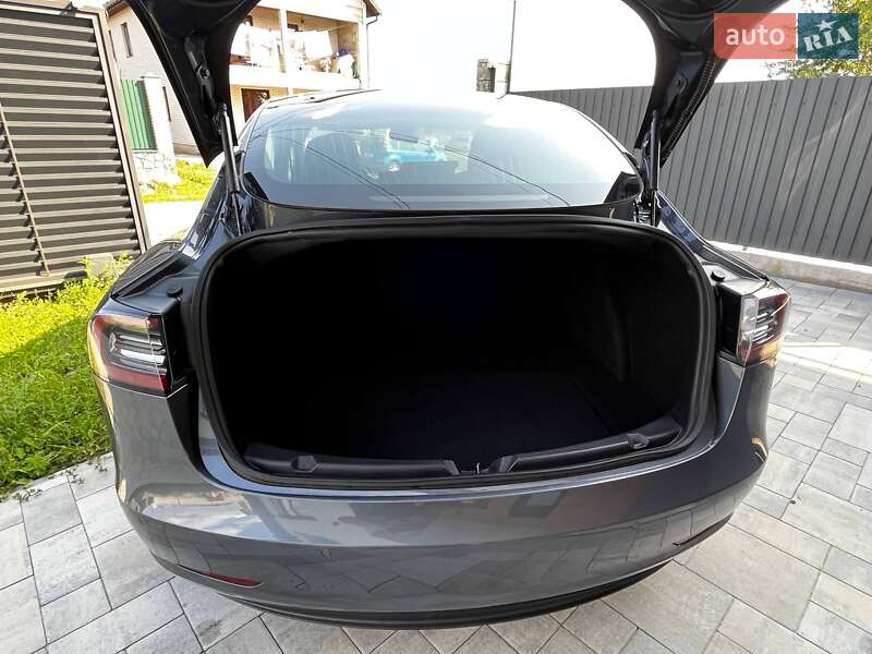 Седан Tesla Model 3 2019 в Виннице