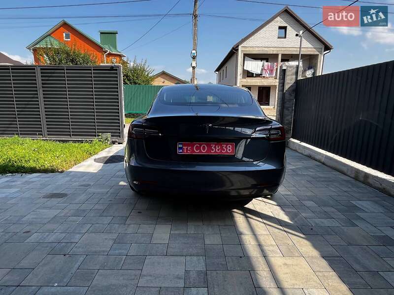 Седан Tesla Model 3 2019 в Виннице