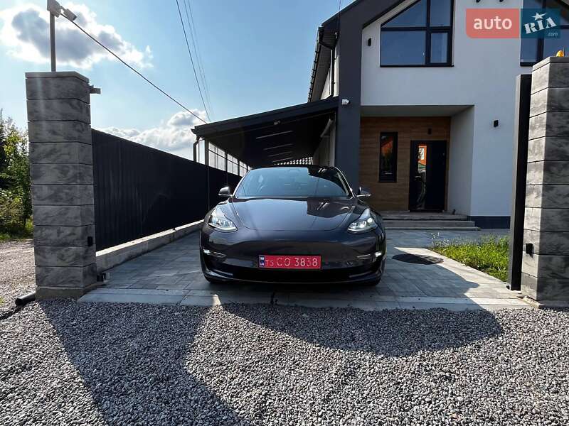 Седан Tesla Model 3 2019 в Виннице