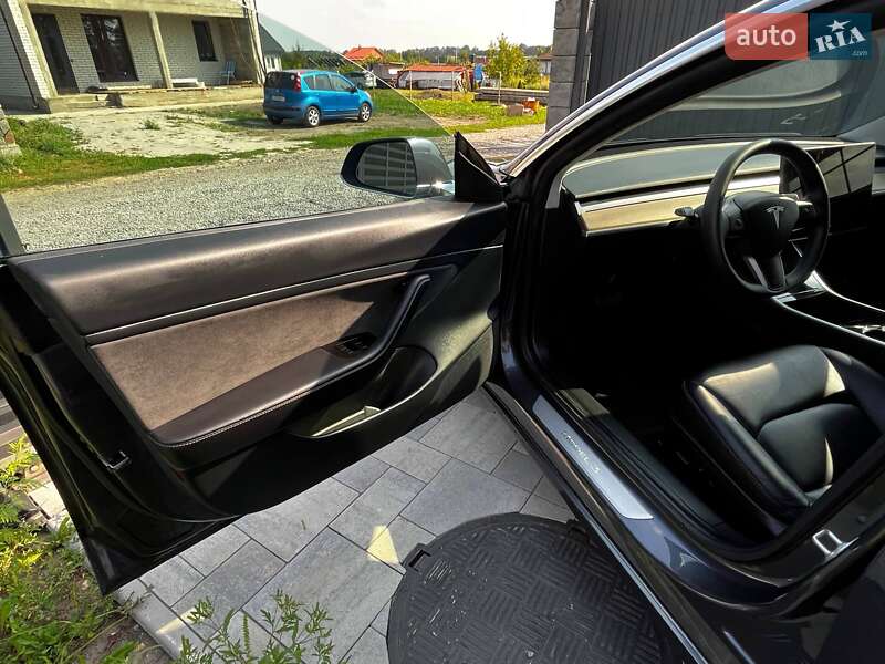 Седан Tesla Model 3 2019 в Виннице