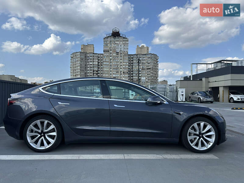 Седан Tesla Model 3 2018 в Петропавлівській Борщагівці