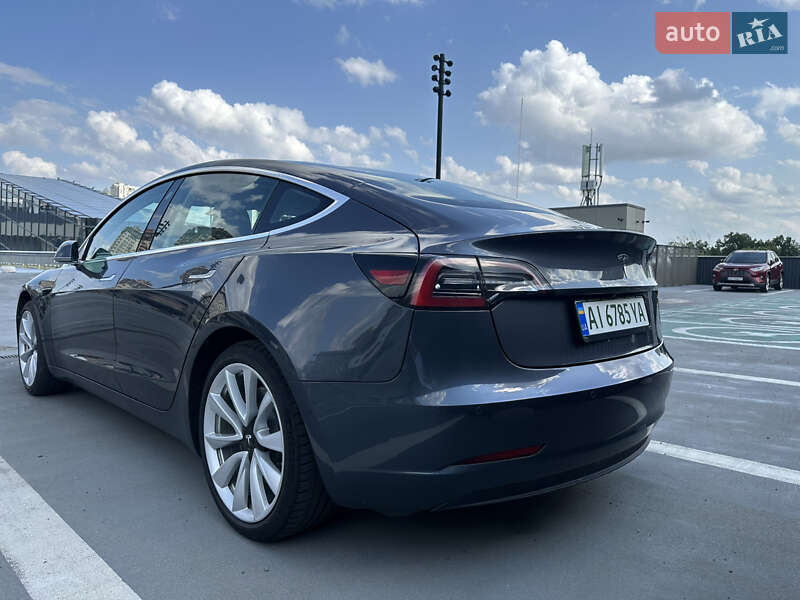 Седан Tesla Model 3 2018 в Петропавлівській Борщагівці