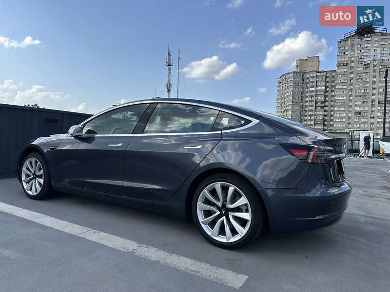 Седан Tesla Model 3 2018 в Петропавлівській Борщагівці