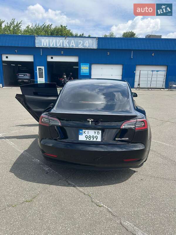 Седан Tesla Model 3 2022 в Києві