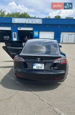 Седан Tesla Model 3 2022 в 