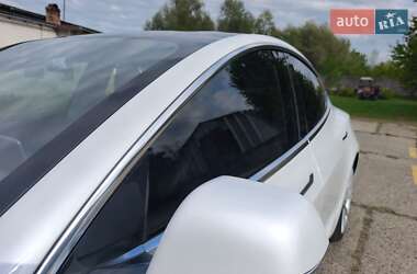 Седан Tesla Model 3 2019 в 