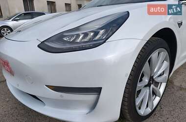 Седан Tesla Model 3 2019 в 