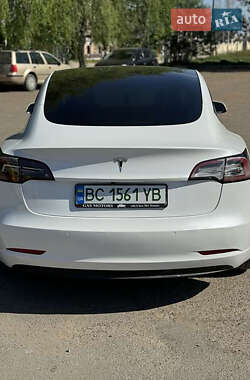 Седан Tesla Model 3 2021 в 