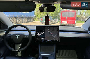 Седан Tesla Model 3 2021 в 