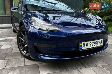 Седан Tesla Model 3 2018 в 