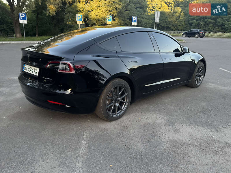 Седан Tesla Model 3 2022 в Полтаві