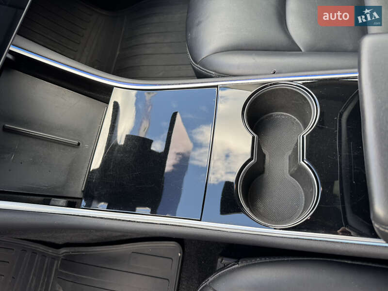 Седан Tesla Model 3 2019 в Києві
