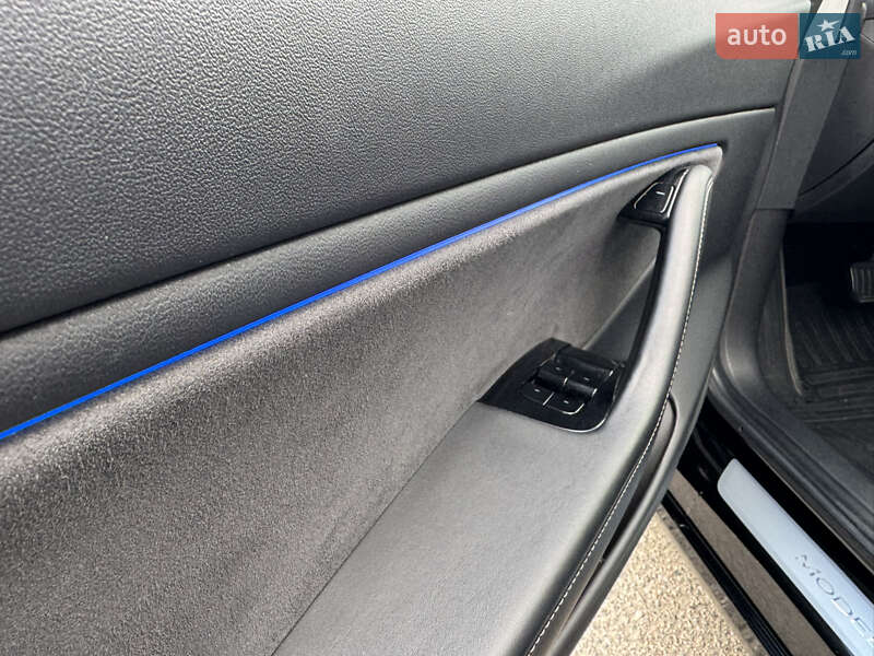 Седан Tesla Model 3 2019 в Києві