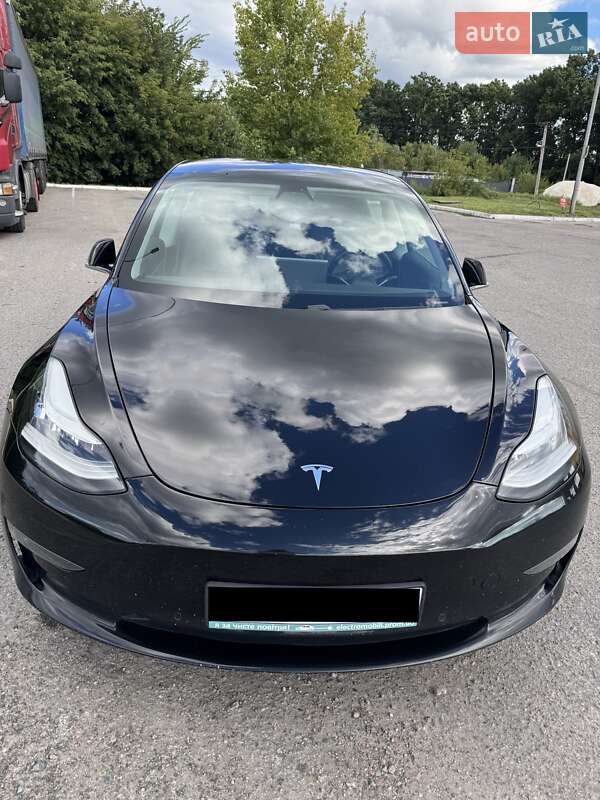 Седан Tesla Model 3 2019 в 
