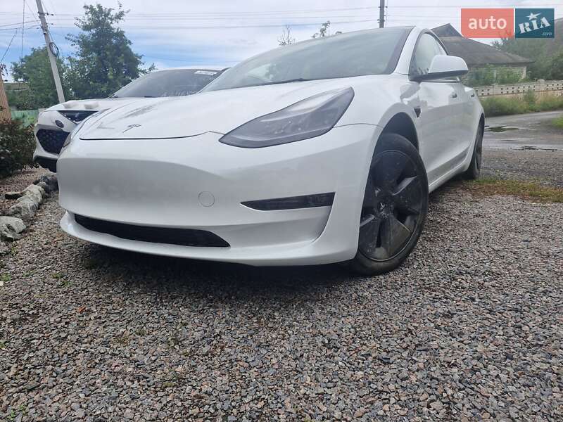 Седан Tesla Model 3 2022 в Кременчуці