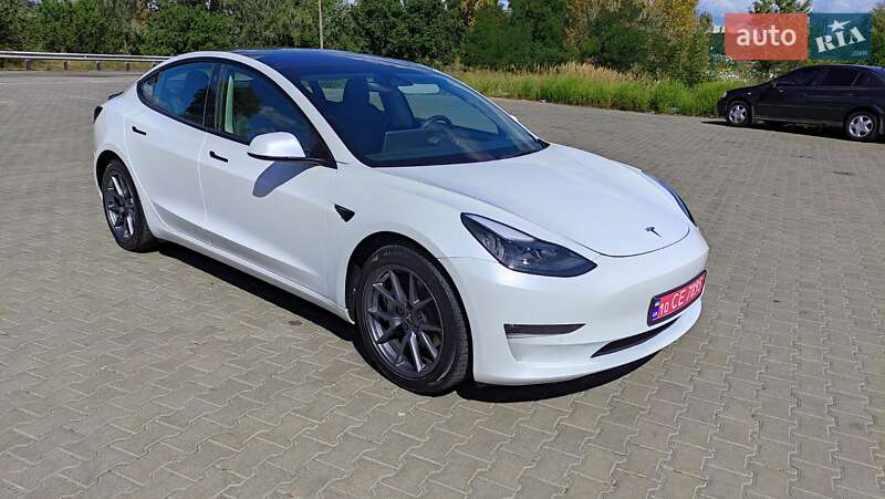 Седан Tesla Model 3 2022 в Києві
