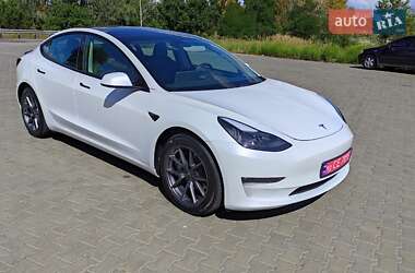 Седан Tesla Model 3 2022 в 
