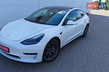Седан Tesla Model 3 2022 в 