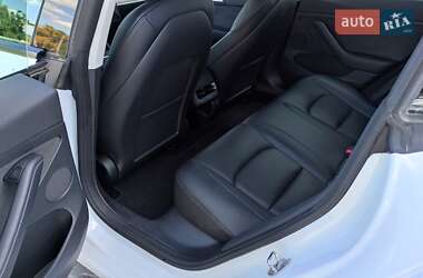 Седан Tesla Model 3 2022 в 