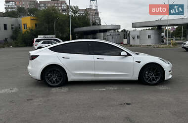 Седан Tesla Model 3 2021 в 
