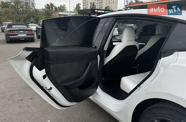 Седан Tesla Model 3 2021 в 