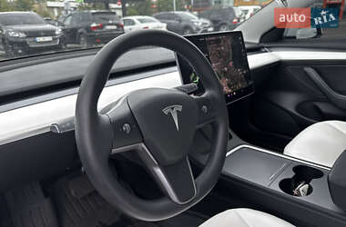 Седан Tesla Model 3 2021 в 