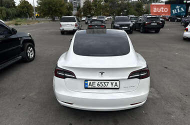 Седан Tesla Model 3 2021 в 