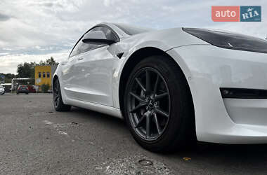 Седан Tesla Model 3 2021 в 