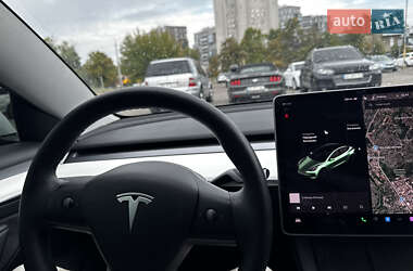 Седан Tesla Model 3 2021 в 