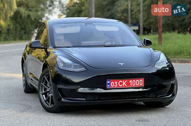 Седан Tesla Model 3 2021 в 