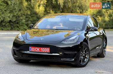 Седан Tesla Model 3 2021 в 