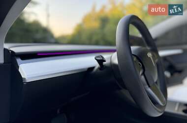 Седан Tesla Model 3 2021 в 