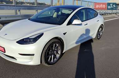 Седан Tesla Model 3 2022 в 