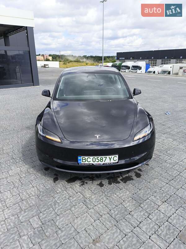 Седан Tesla Model 3 2024 в Львове