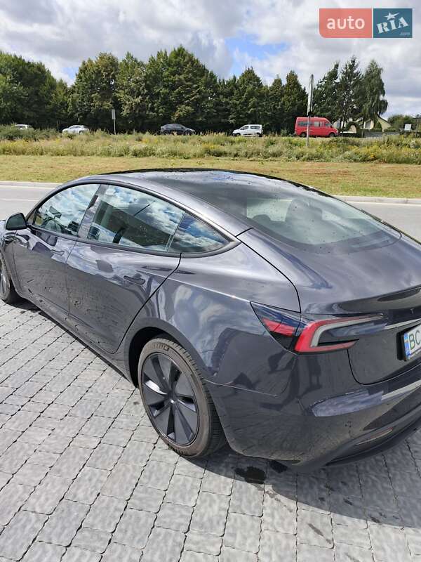 Седан Tesla Model 3 2024 в Львове