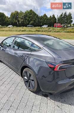 Седан Tesla Model 3 2024 в 