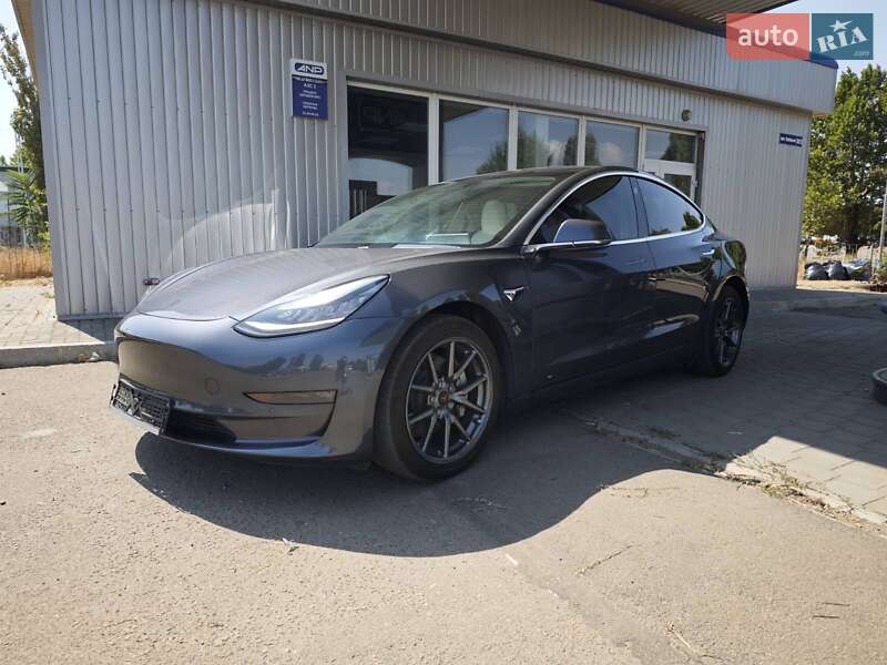 Седан Tesla Model 3 2018 в Миколаєві