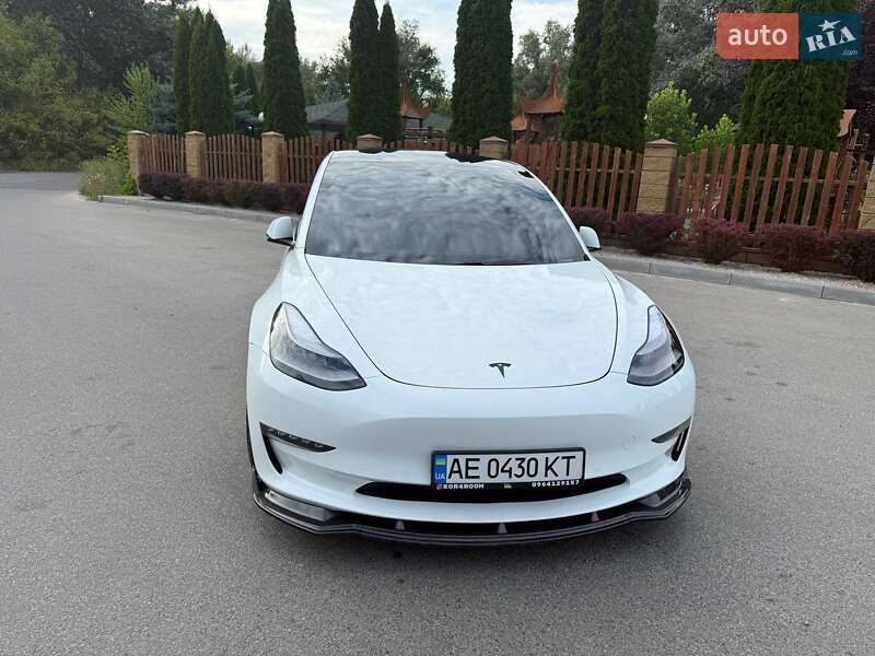 Седан Tesla Model 3 2021 в Днепре