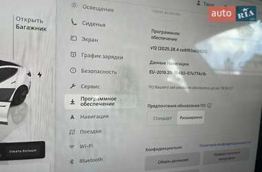Седан Tesla Model 3 2022 в 