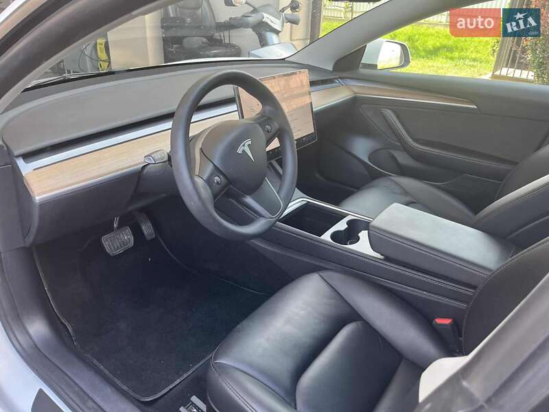 Седан Tesla Model 3 2022 в Тлумаче