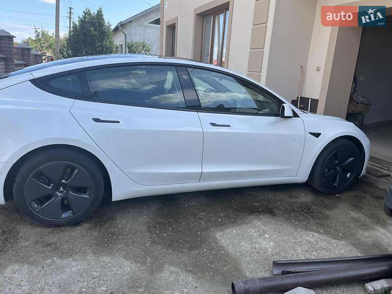 Седан Tesla Model 3 2022 в Тлумаче