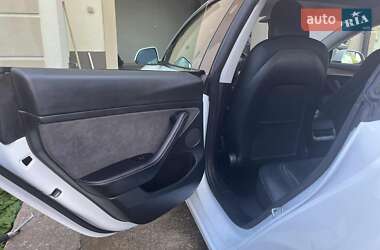 Седан Tesla Model 3 2022 в 