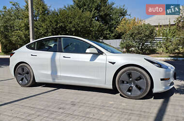 Седан Tesla Model 3 2020 в 