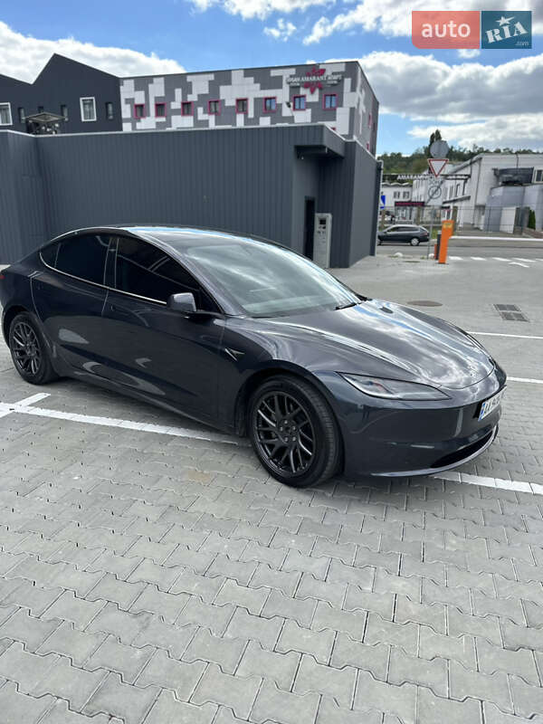 Седан Tesla Model 3 2024 в Києві