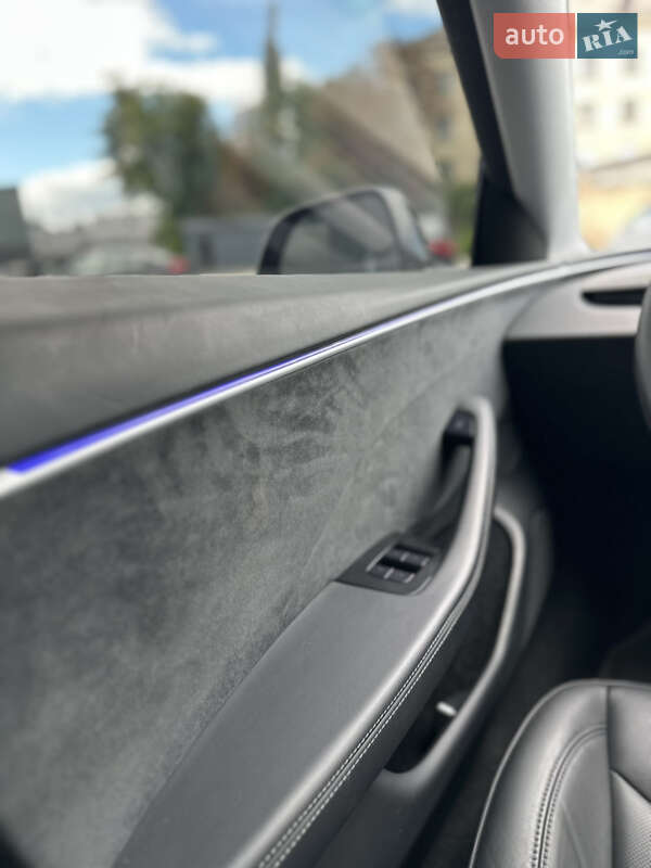 Седан Tesla Model 3 2024 в Києві