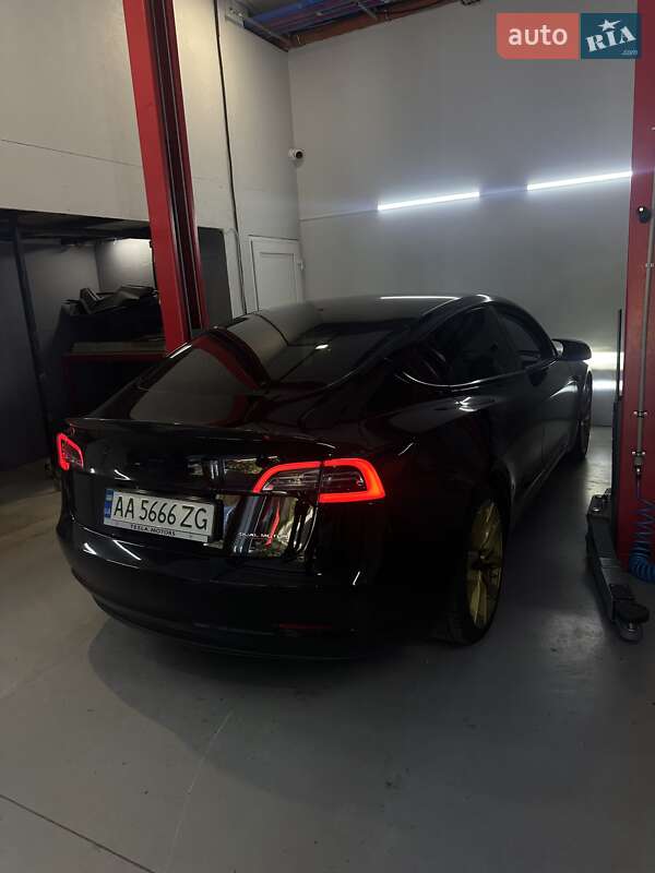Седан Tesla Model 3 2020 в 