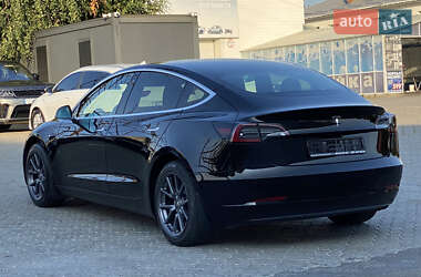 Седан Tesla Model 3 2020 в 